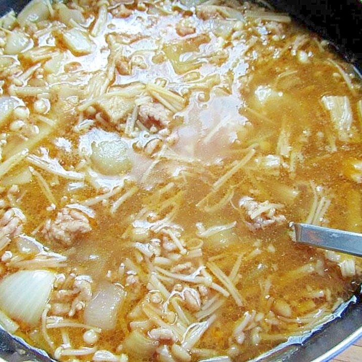 ひき肉とえのきのピリ辛スープ